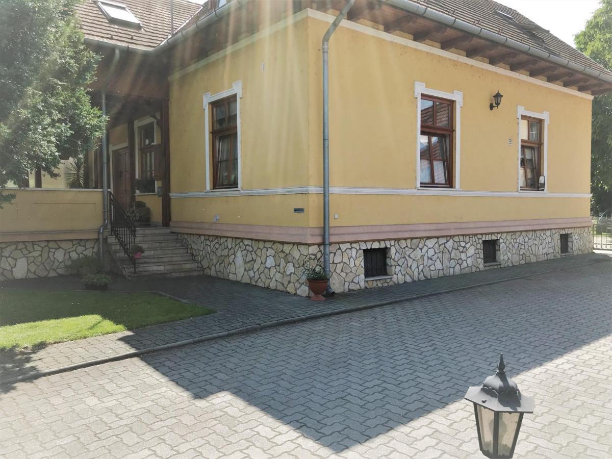 Szent Istvan Fogado Nagymaros Exterior foto